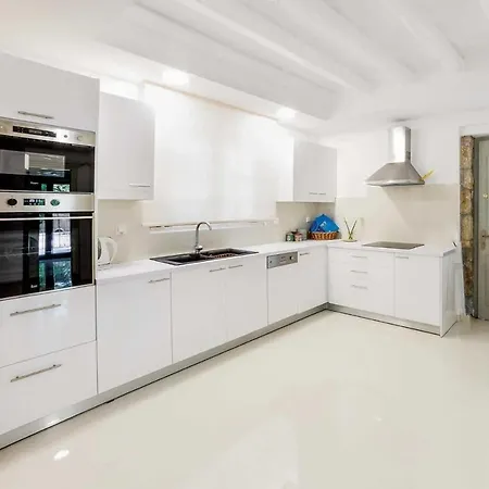 Arcontiko Villa *